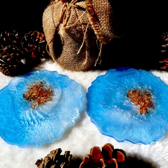Sapphire blue resin coasters - set of two in agate shape - Picture 2 of 11
